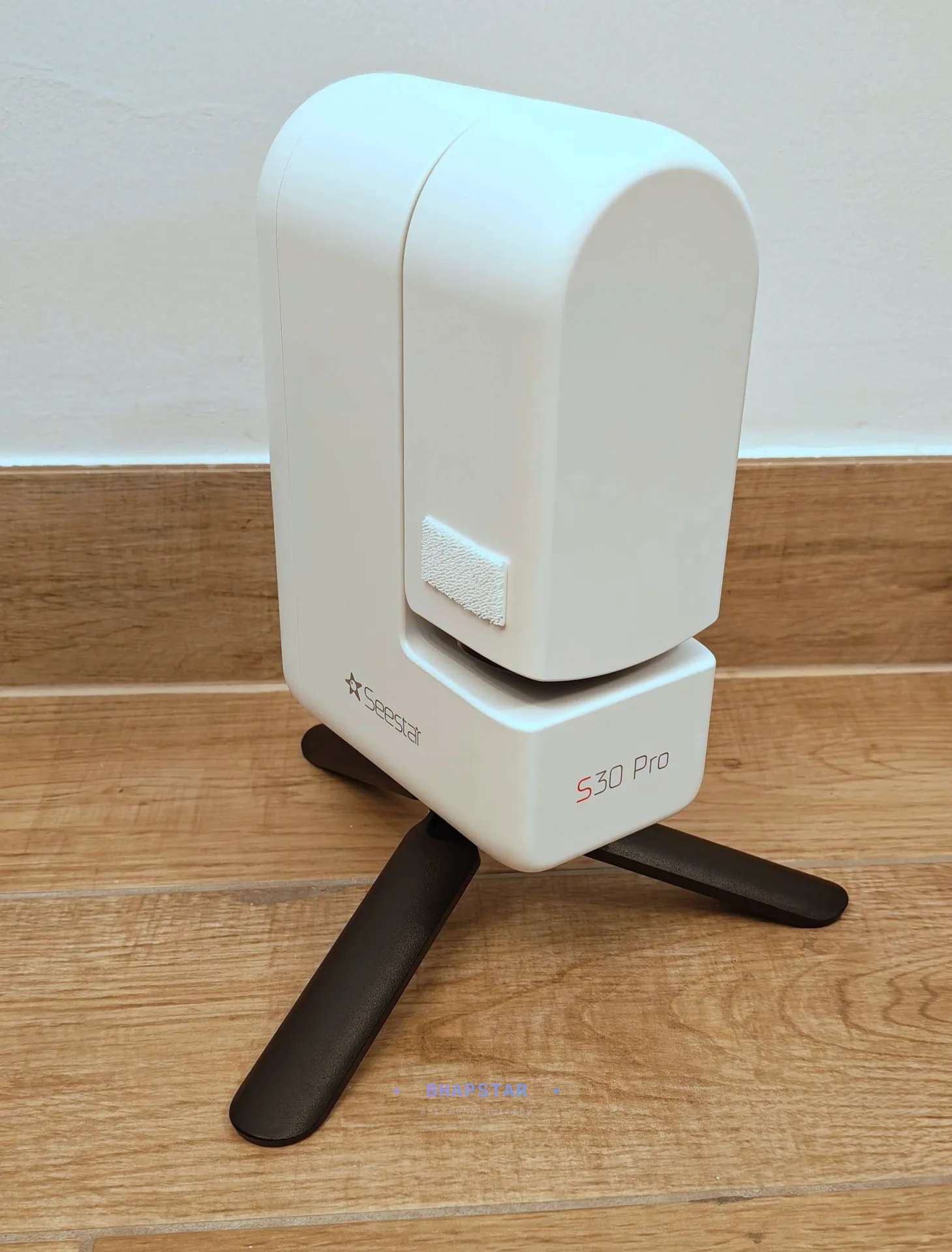 The Seestar S30 Pro parked on the small plastic feet supplied in the box