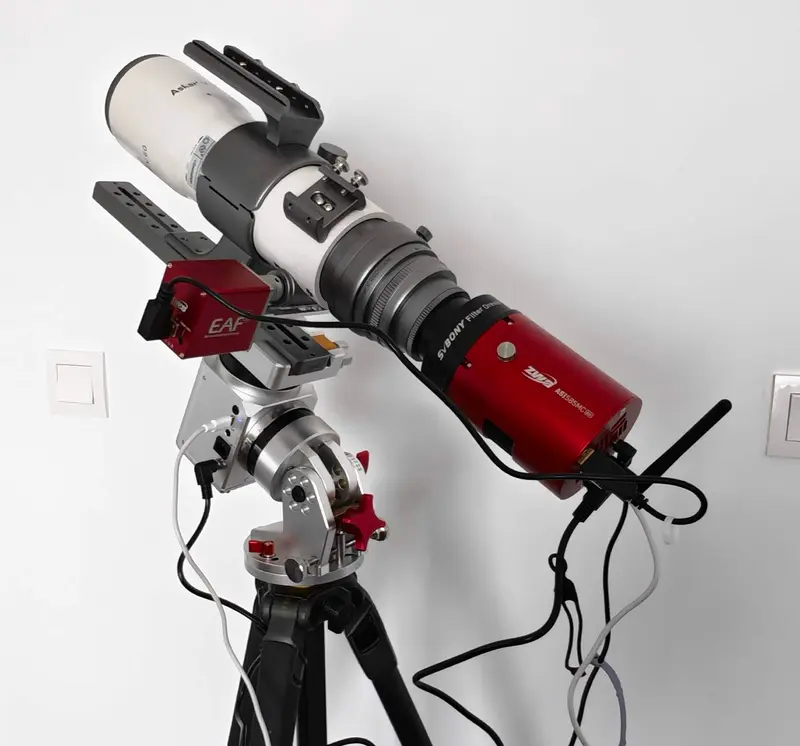 The Juwei 14 harmonic mount carrying the telescope, with no counterweight shaft fitted